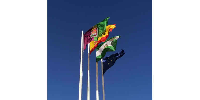 Banderas en tejido raso doble: presencia y elegancia institucional
